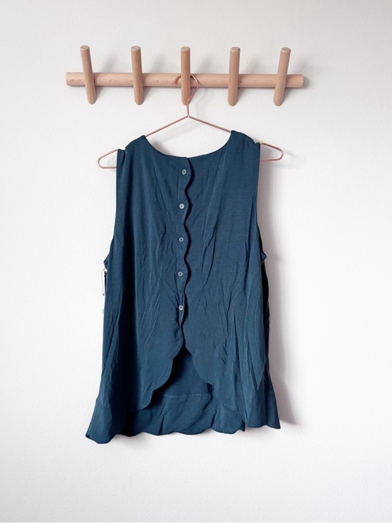 Halogen Teal Scoop Neck Sleeveless Scalloped Hem Tank - Teal - Picture 2 of 11